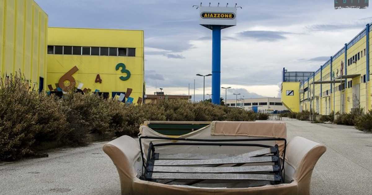 Modugno, l'ex mobilificio Aiazzone: da capannone morto a paradiso dei writers